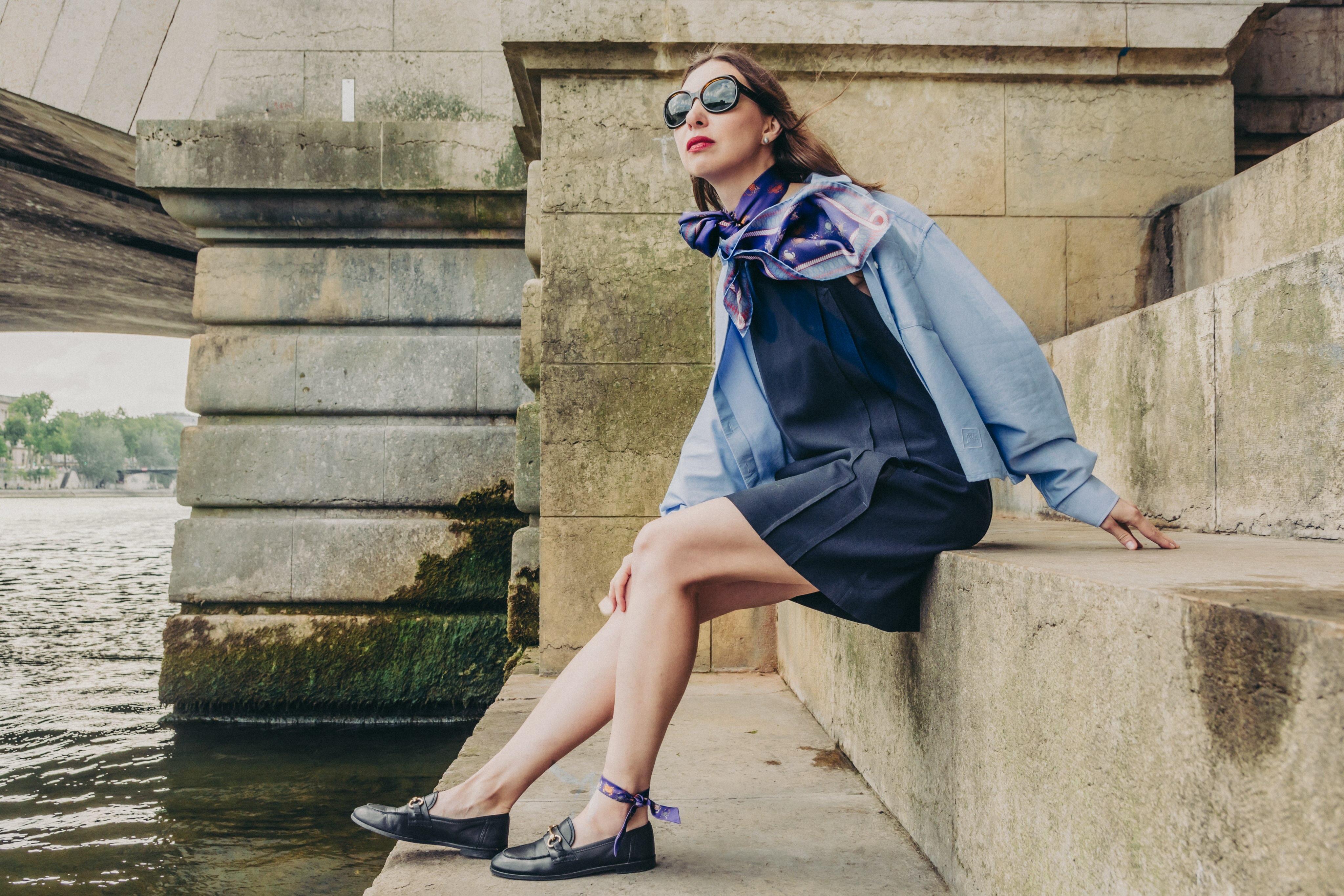 This is a story of Adaptability🦀
Between land and sea, the crab adapts to its surroundings

#marvelousquest #silkscarf #crabmotif #madeinfrance🇫🇷 #frenchluxury