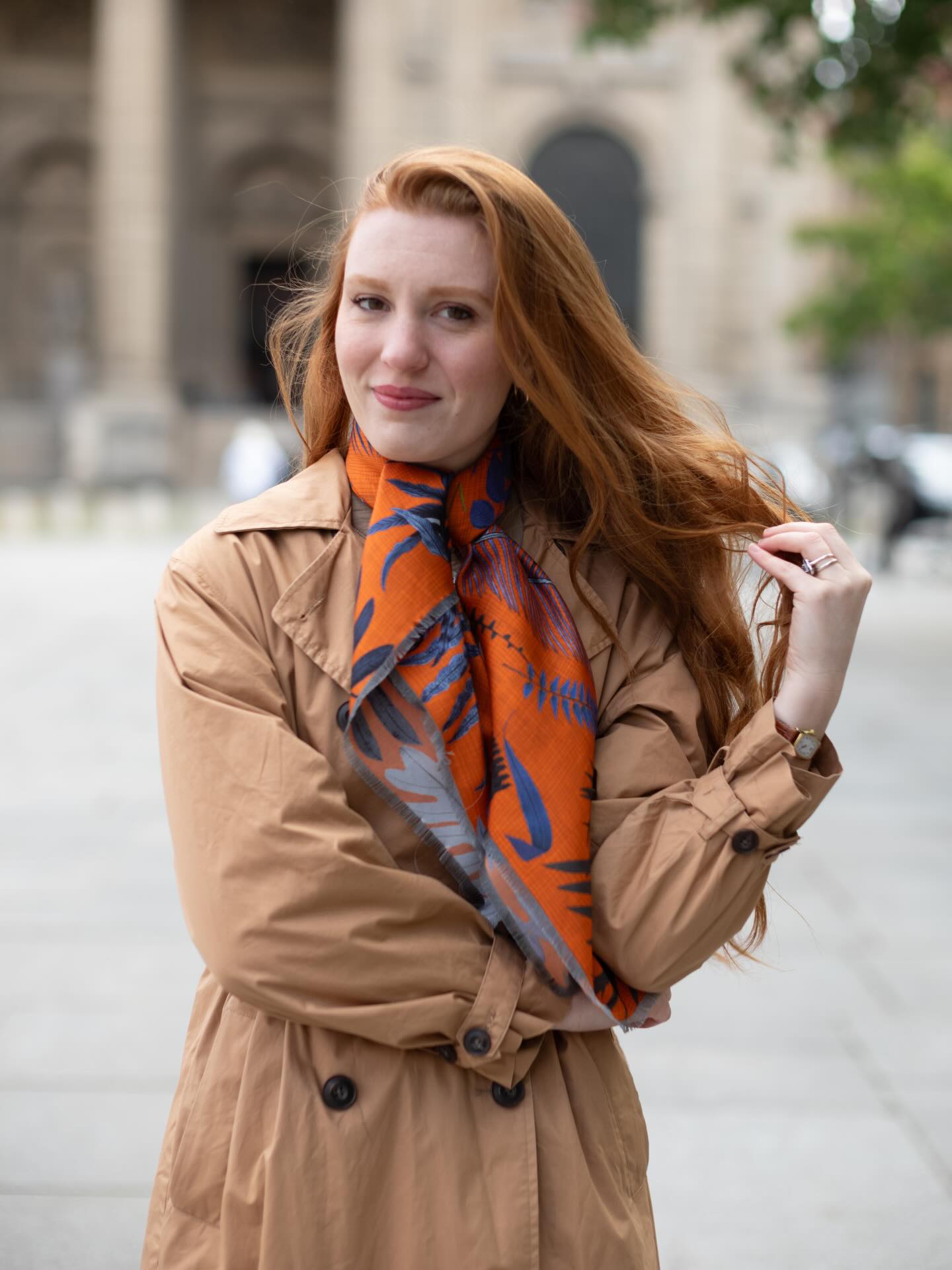 A classic trench, red hair and a bold orange silk scarf with leaf prints

#TreeOfLife  #SilkScarfStyle #LuxuryAccessories #ArtOnSilk #SlowFashion BotanicalBeauty ScarfSeason WearYourRoots  silkscarf silksquare frenchsilk frenchluxury silkstyle parisianstyle frencheleganve luxuryaccessories styleinsilk woveninfrance frenchcraftsmanship artofsilk slowluxury freomfrancewithlove  madeinfrance🇫🇷