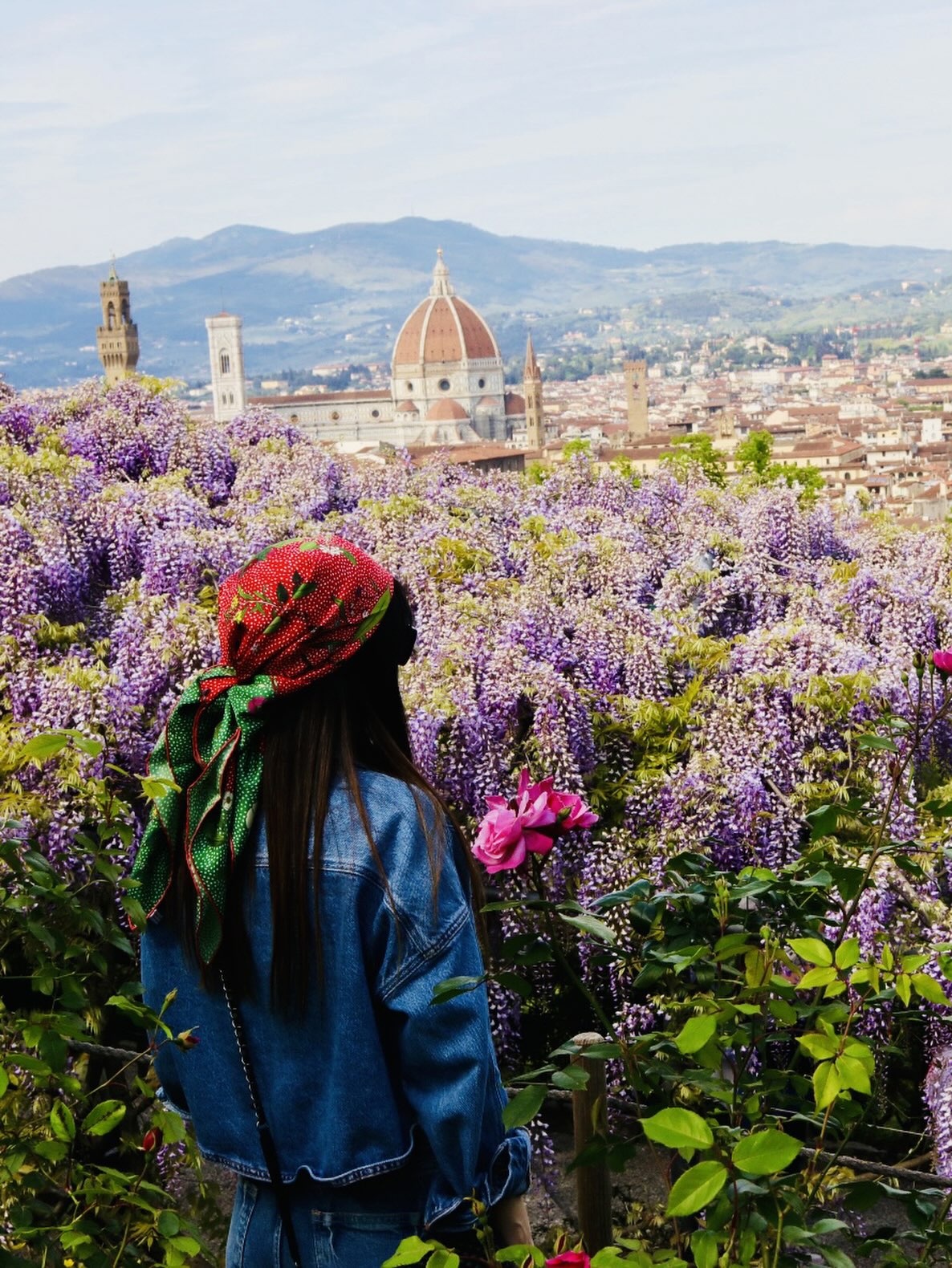 Fireworks of Colors
#millefleurs #colorful #summerscarf  #frenchsilk  #madeinfrance🇫🇷
