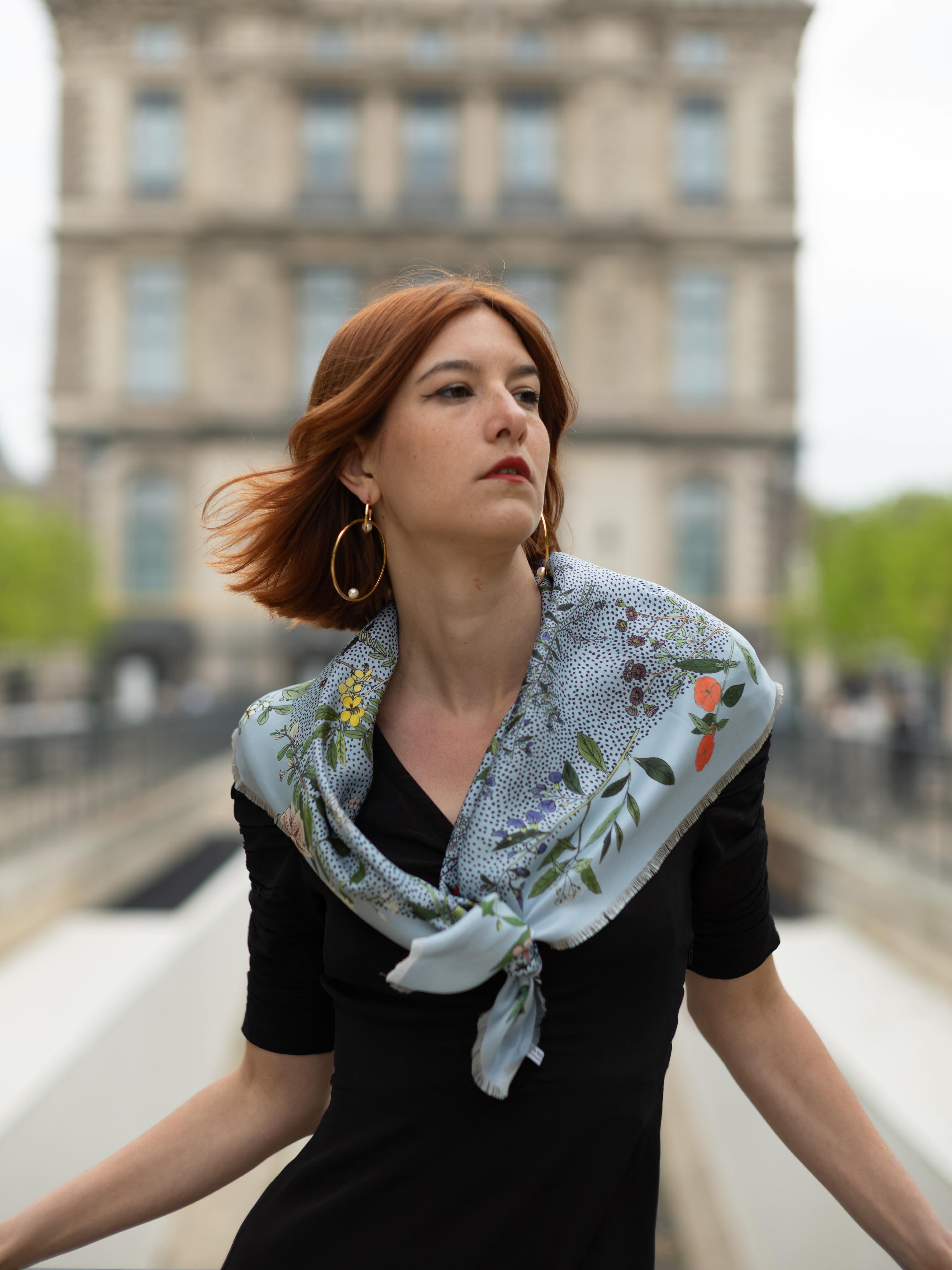 A Whisper of Lightness and Grace
#millefleurs  #silkscarf #frenchcraftsmanship  #frenchsilk #madeinfrance🇫🇷