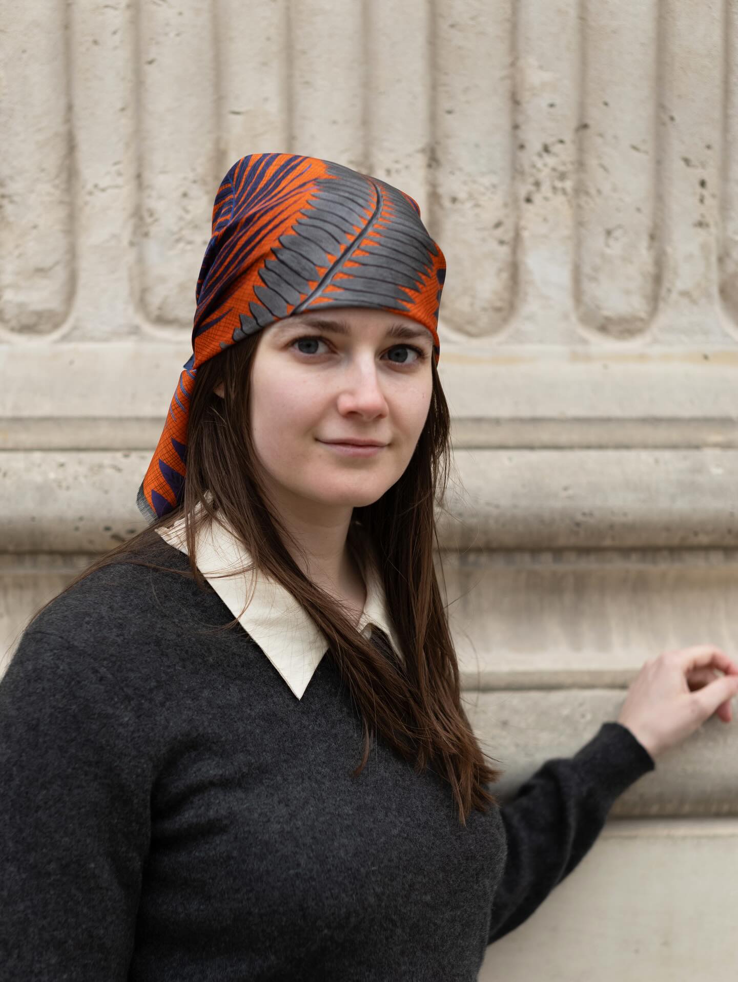 les foulards de la collection Tree of Life vous
entourent de mille et une feuilles libres et indépendantes, de branches qui se croisent et qui sont autant de rencontres connectées par un fil de soi

#TreeOfLife #LeavesAndSilk #WhispersOfNature  #TreeOfLifeScarf #SilkScarfStyle #LuxuryAccessories #ArtOnSilk #SlowFashion #BotanicalBeauty #ScarfSeason #WearYourRoots  #silkscarf #silksquare #frenchsilk #frenchluxury #silkstyle #parisianstyle #frencheleganve #luxuryaccessories #styleinsilk #woveninfrance #frenchcraftsmanship #artofsilk #slowluxury #freomfrancewithlove  #madeinfrance🇫🇷