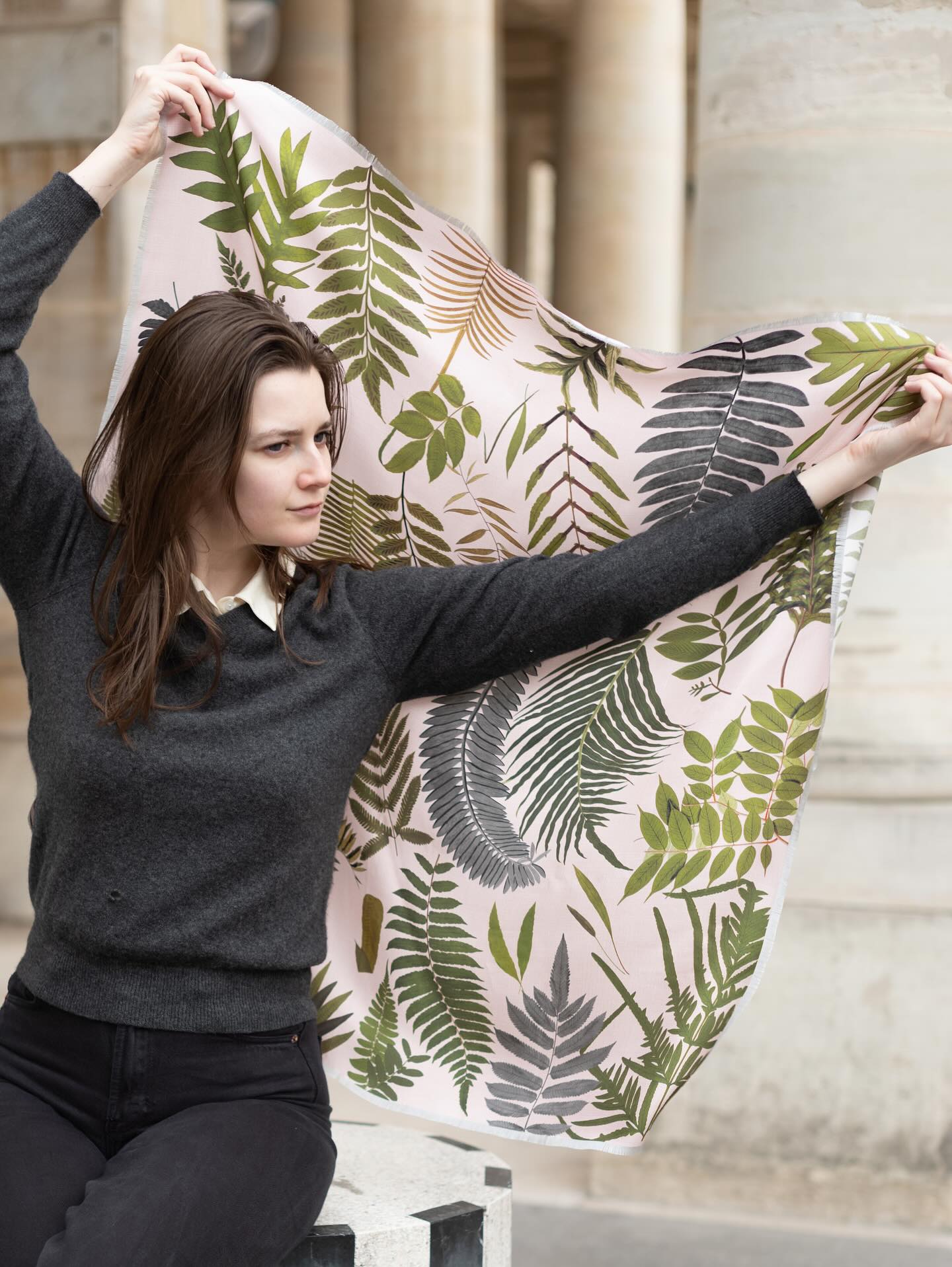 L’arbre de vie incarne la renaissance, la longévité et la résilience de la nature face aux épreuves de la vie

 #TreeOfLifeScarf #SilkScarfStyle #LuxuryAccessories #ArtOnSilk #SlowFashion #BotanicalBeauty #ScarfSeason #WearYourRoots  #silkscarf #silksquare #frenchsilk #frenchluxury #silkstyle #parisianstyle #frencheleganve #luxuryaccessories #styleinsilk #woveninfrance #frenchcraftsmanship #artofsilk #slowluxury #freomfrancewithlove  #madeinfrance🇫🇷