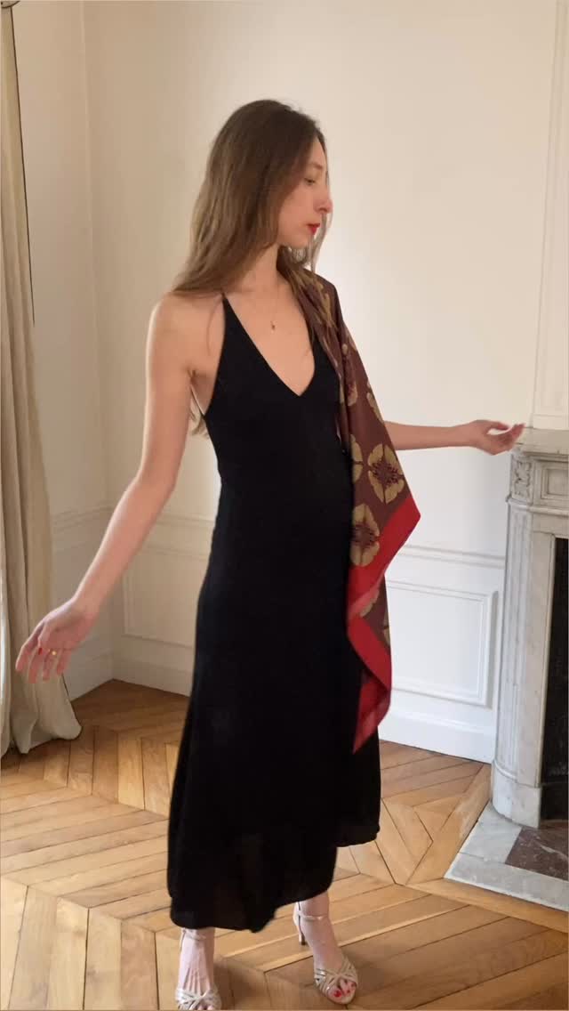 In a garden suspended between dream and light, the butterflies danced.
Their dance is not just a play of the wind: it is a secret language — the language of souls seeking one another.

#montkiji #soulmate #ButterflyDance #SoulfulEncounters #SecretLanguage KindredSouls PoetryInSil DreamAndLight LuxuryAccessories ScarfSeason  silkscarf silksquare frenchsilk frenchluxury silkstyle parisianstyle frencheleganve luxuryaccessories styleinsilk woveninfrance frenchcraftsmanship artofsilk slowluxury freomfrancewithlove  madeinfrance🇫🇷