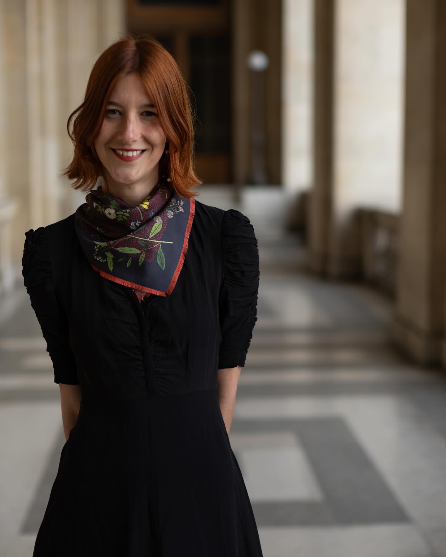 Although dark, all the little millefleurs brings out the thousand colors in you
#milleflerus  #silk #frenchsilk #soie #soielyonnaise #fashionaccessory  #luxury #accessoires  #madeinfrance🇫🇷