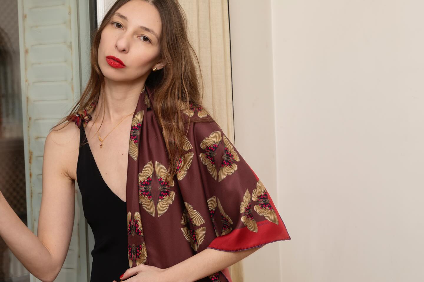 At the heart of the motif lie two butterflies, facing each other — a symbol of recognition, unity, and the meeting of kindred souls.

#TwoButterflies #KindredSouls #SoulmateSymbol #PoetryInSilk #soulmate silkscarf silksquare frenchsilk frenchluxury silkstyle parisianstyle frencheleganve luxuryaccessories  frenchcraftsmanship  slowluxury freomfrancewithlove  madeinfrance🇫🇷