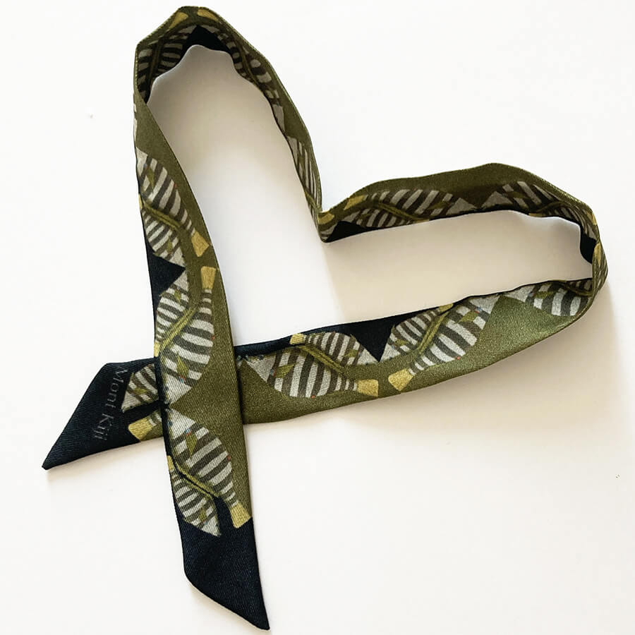 silk wrisband with love shape