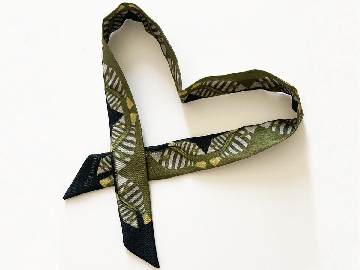 silk wrisband with love shape