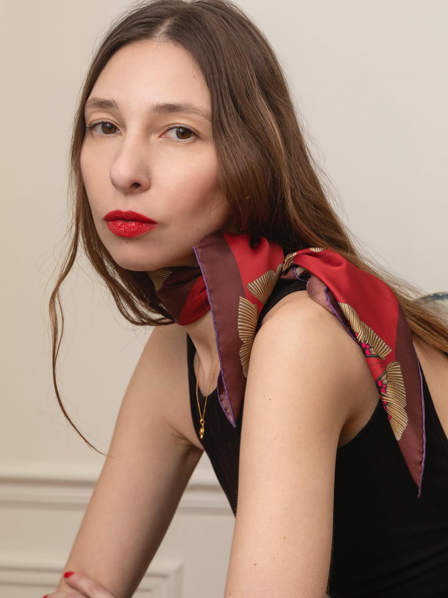 At the height of the day, under the summer sun, in a blaze of vivid red, two butterflies—ardent as fire—whirl together. It is no longer just the wind that makes their
silky wings ripple, but a deeper force: that of souls recognizing one another and uniting passionately in a fleeting kiss

#SoulmateCollection #ButterflyStory #RedAesthetic #PoetryOfNature #ButterflySymbol 
 soulmate silkscarf silksquare frenchsilk frenchluxury silkstyle parisianstyle frencheleganve luxuryaccessories  frenchcraftsmanship  slowluxury freomfrancewithlove  madeinfrance🇫🇷